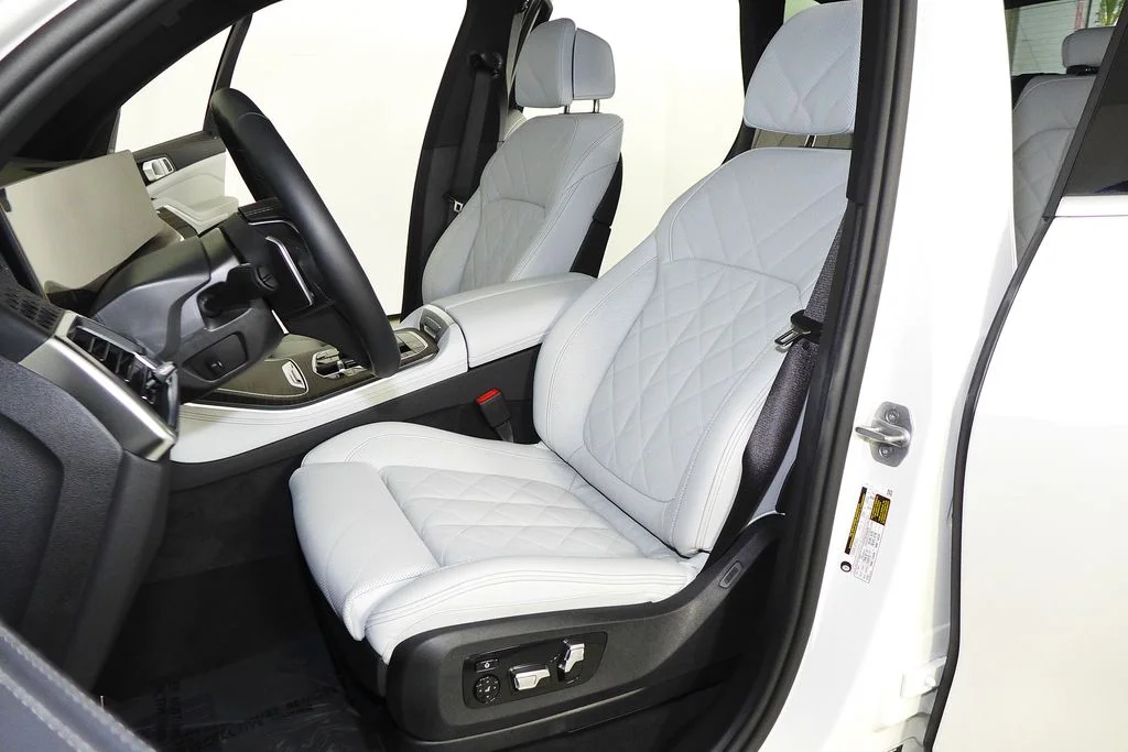 Used 2026 White BMW sDrive40i image 22