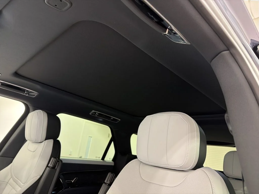 New 2026 Varesine Blue Land Rover Dynamic SE P530 V8 image 18
