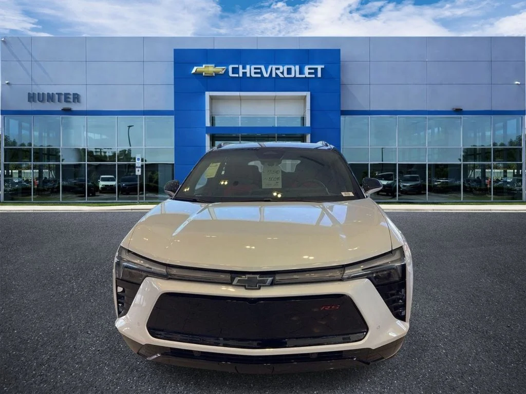 New 2026 Polar White Tricoat Chevrolet RS image 3