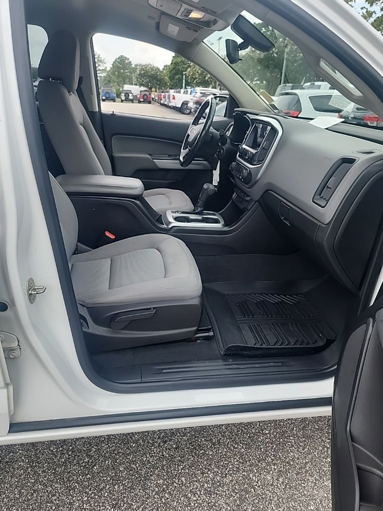 Used 2019 White Chevrolet LT image 13