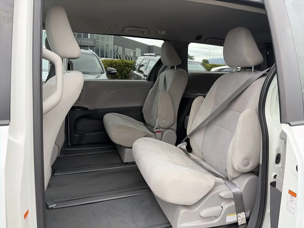 Used 2020 Super White Toyota 7-Passenger V6 Dilawri Certified   Local BC   Spac image 29