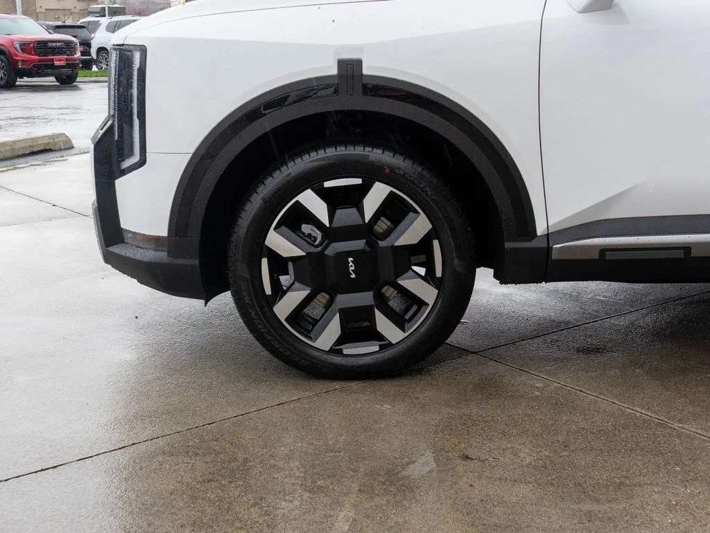 New 2027 Glacial White Pearl Kia S image 32