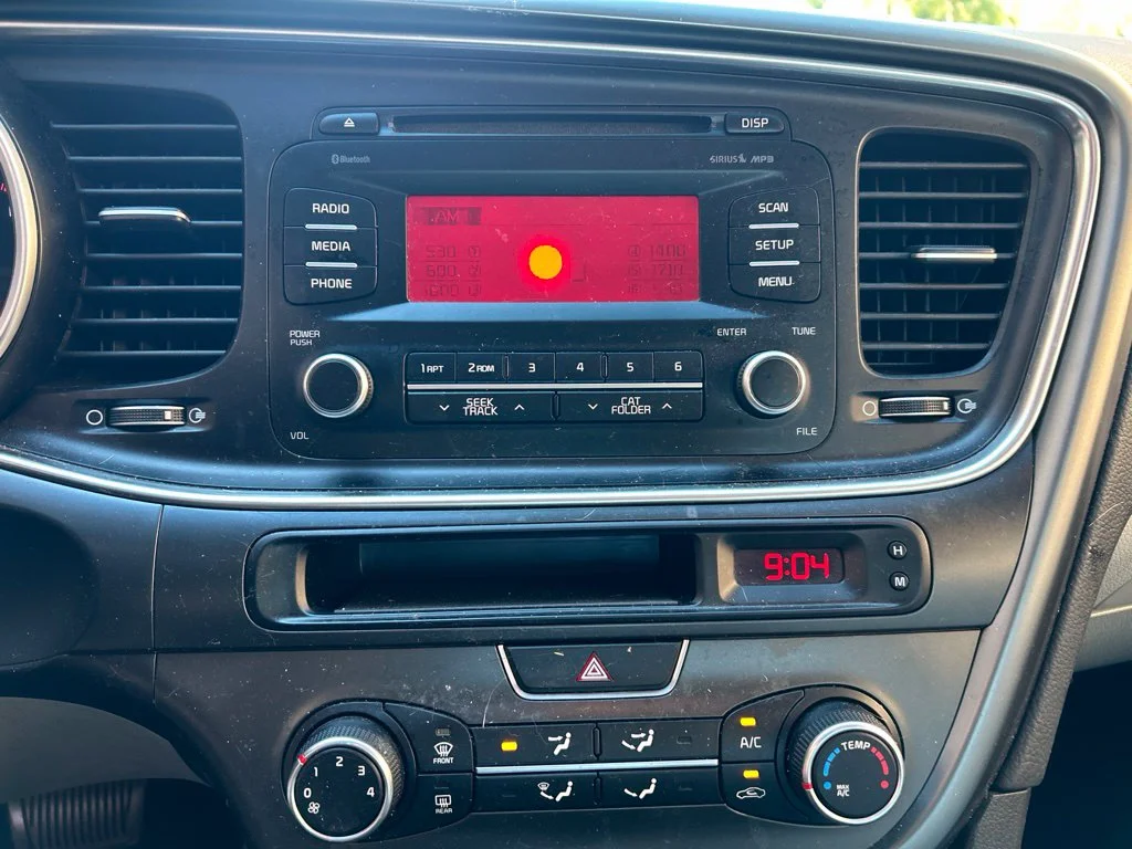 Used 2015 Silver Kia LX image 24