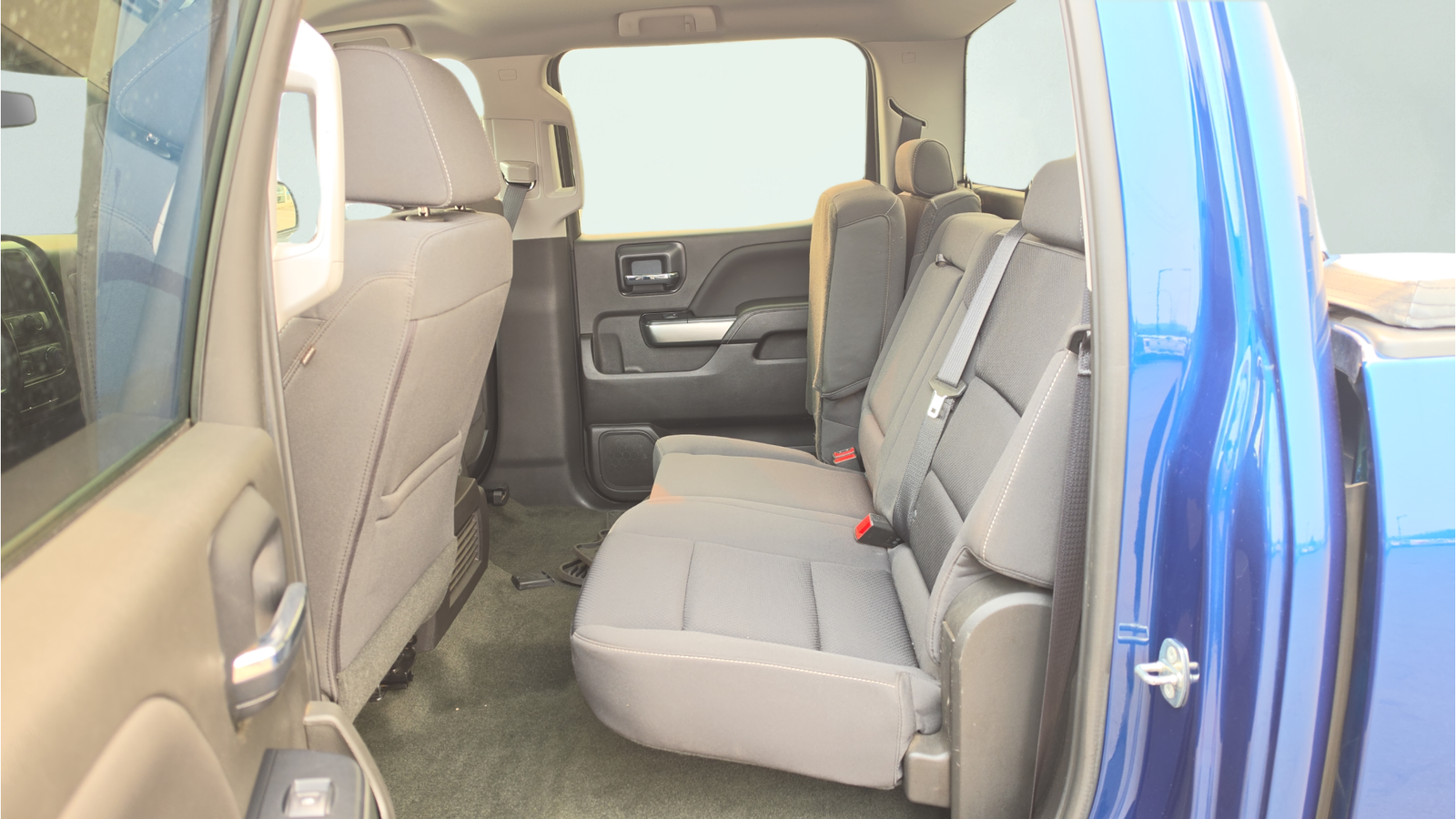 Used 2018 Deep Ocean Blue Chevrolet LT image 19