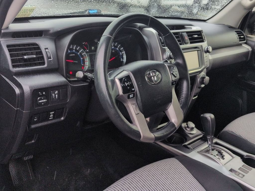 Used 2016 Midnight Black Metallic Toyota SR5 image 11