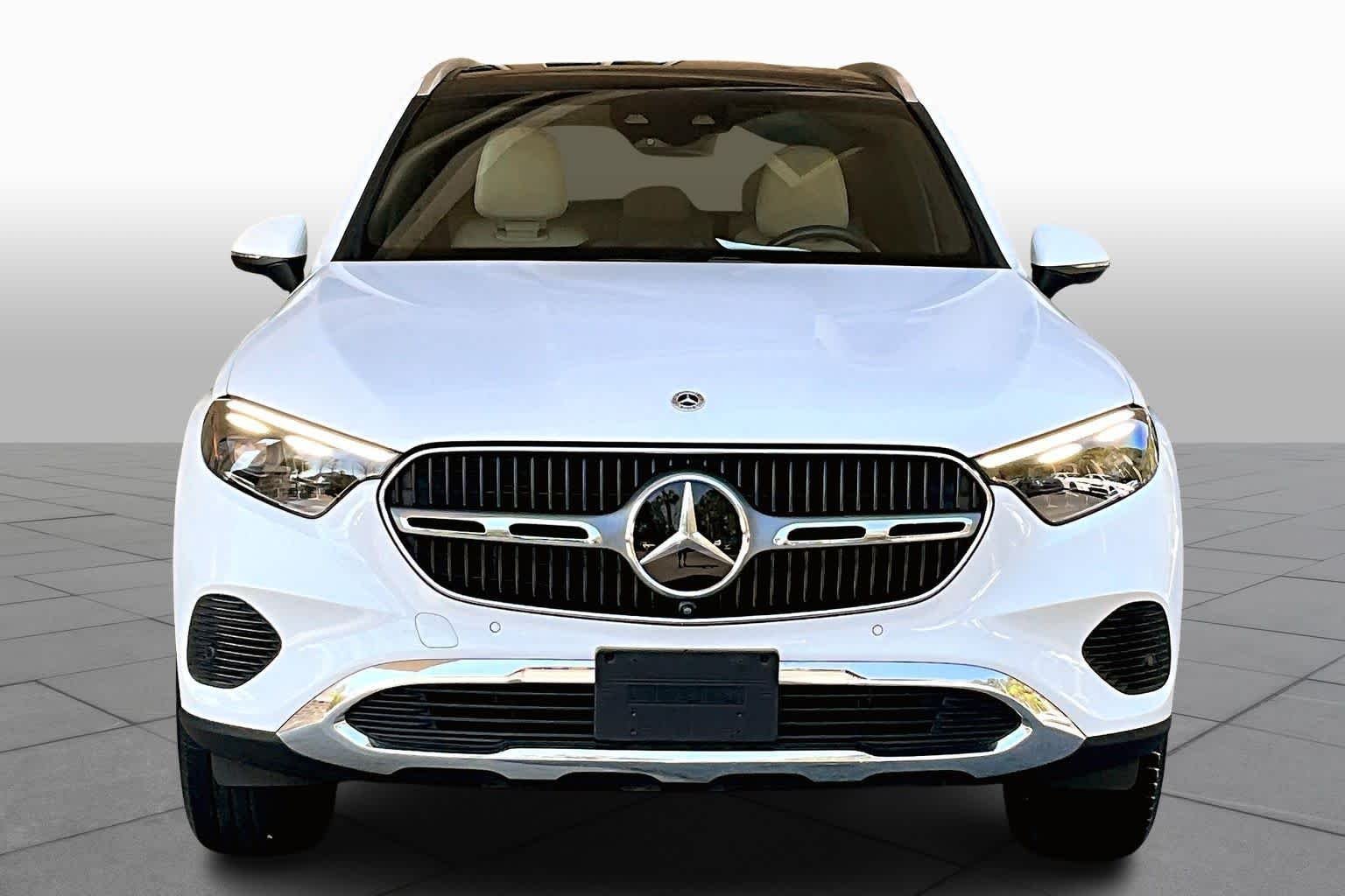 Used 2025 MANUFAKTUR Moonlight White Metallic Mercedes-Benz GLC 300 image 4