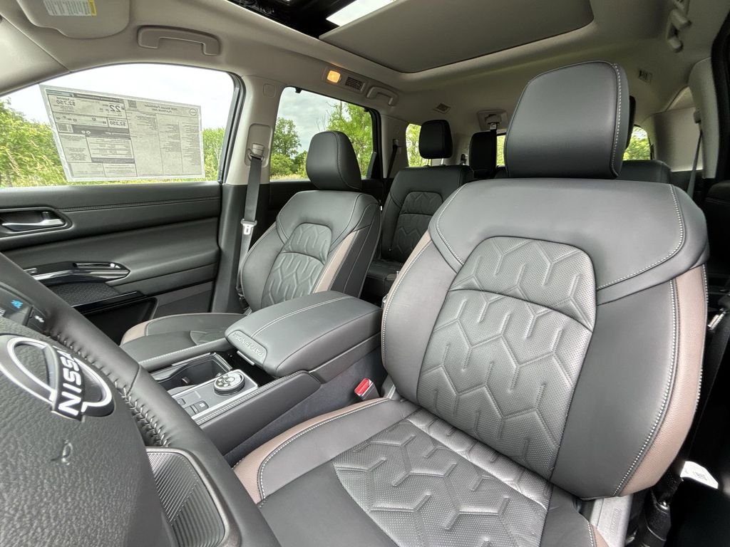 New 2026 Black Nissan Platinum image 13