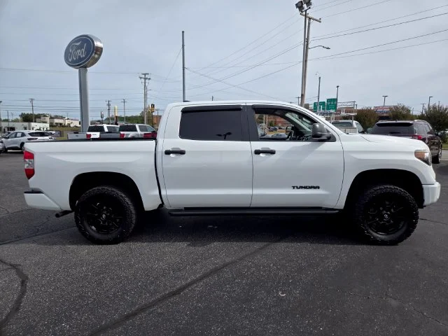 Used 2020 White Toyota SR5 image 9