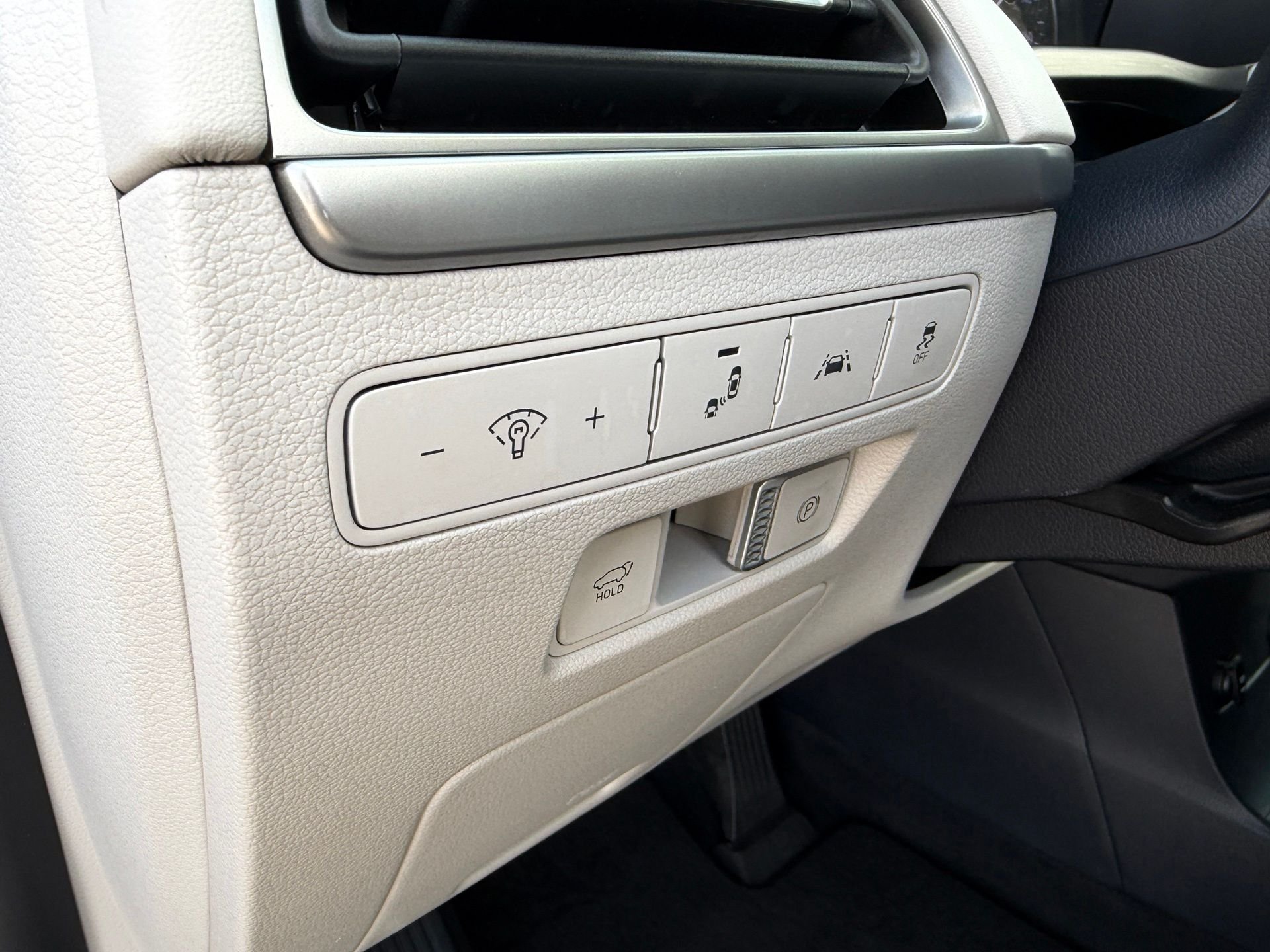 Used 2021 White Hyundai SEL image 29