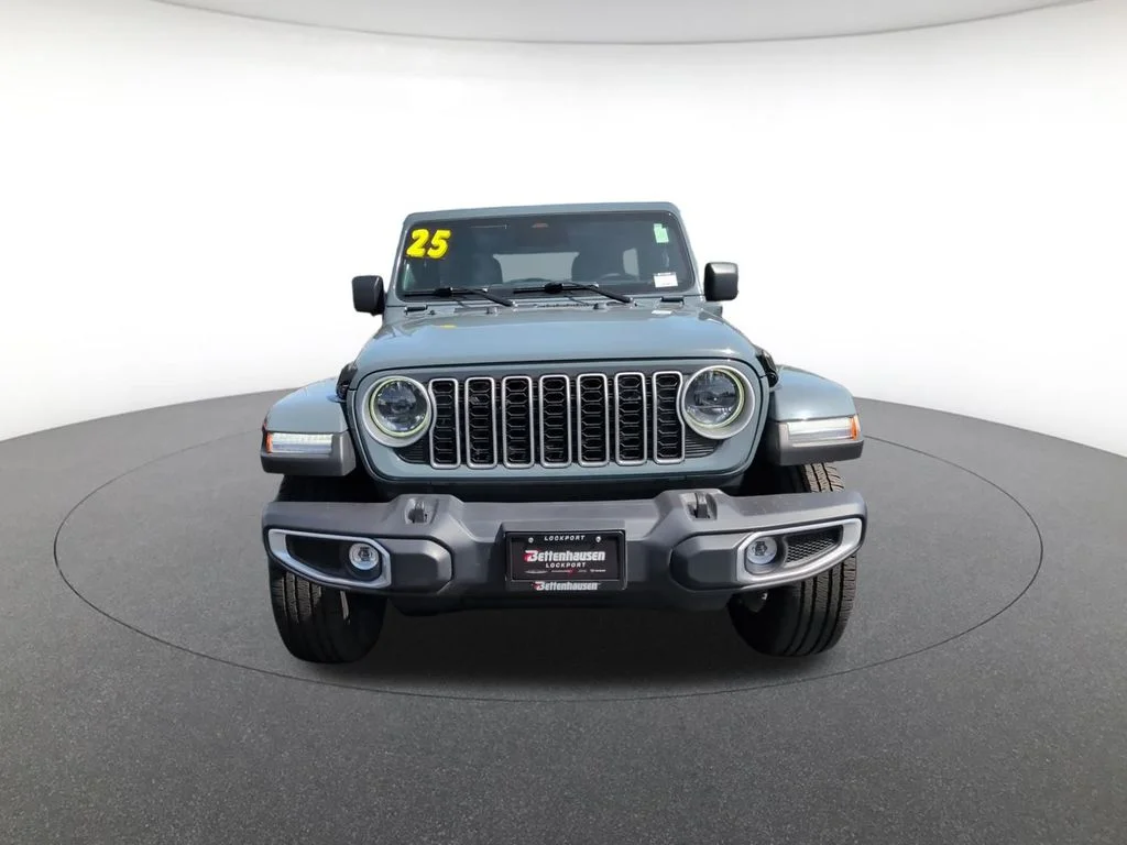 Used 2025 Gray Jeep Sahara 4xe image 13