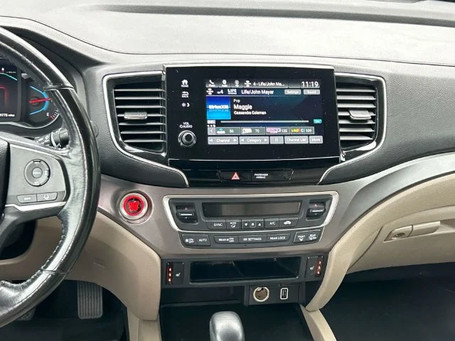 Used 2019  Honda EX-L image 17