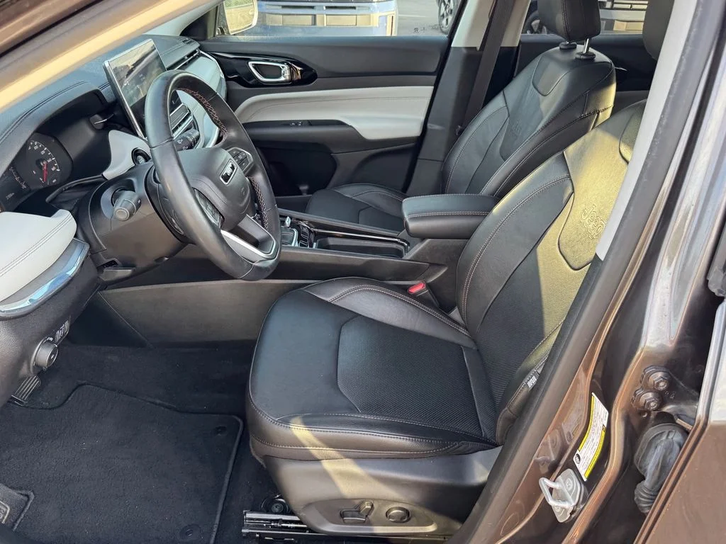 Used 2022 Gray Jeep Limited image 5