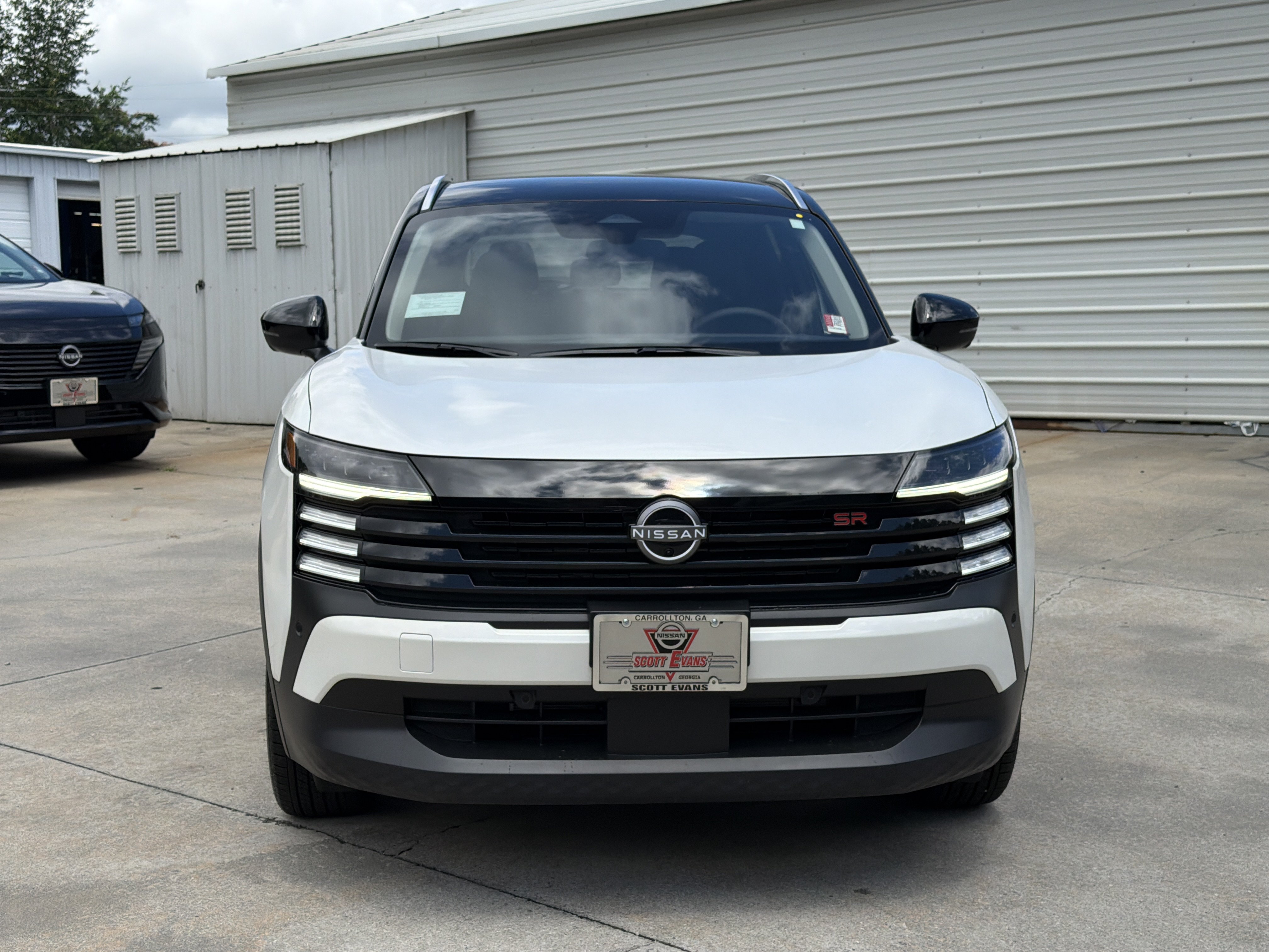 New 2026 Aspen White Tricoat/Super Black Nissan SR image 3