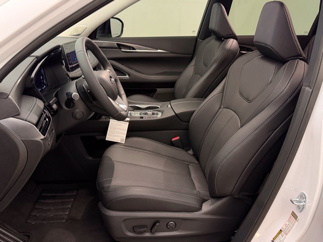 New 2026 RADIANT WHITE INFINITI Luxe FWD image 14
