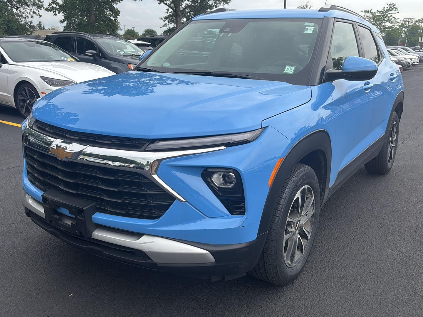 Used 2024 Fountain Blue Chevrolet LT image 3