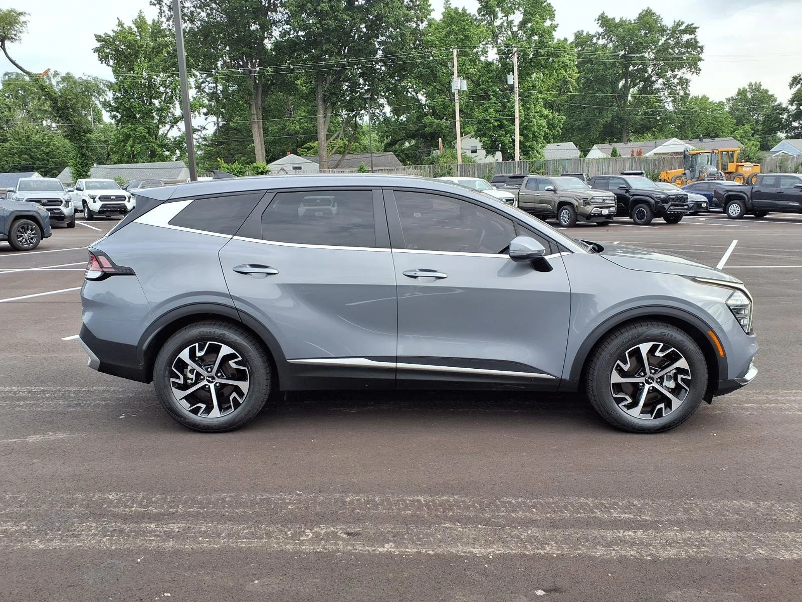 Used 2024 Everlasting Silver Kia EX image 2