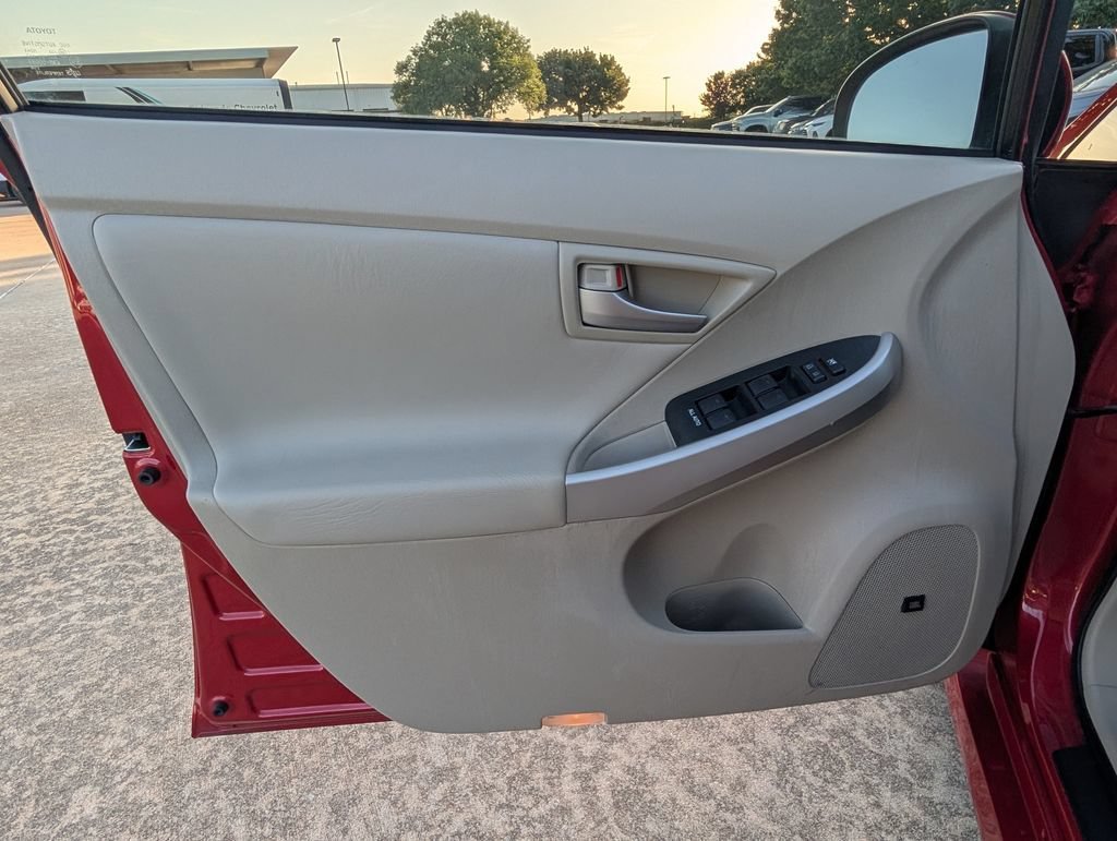 Used 2015  Toyota Four image 14