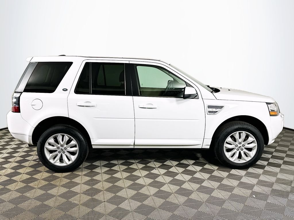 Used 2013 Fuji White Land Rover  image 4