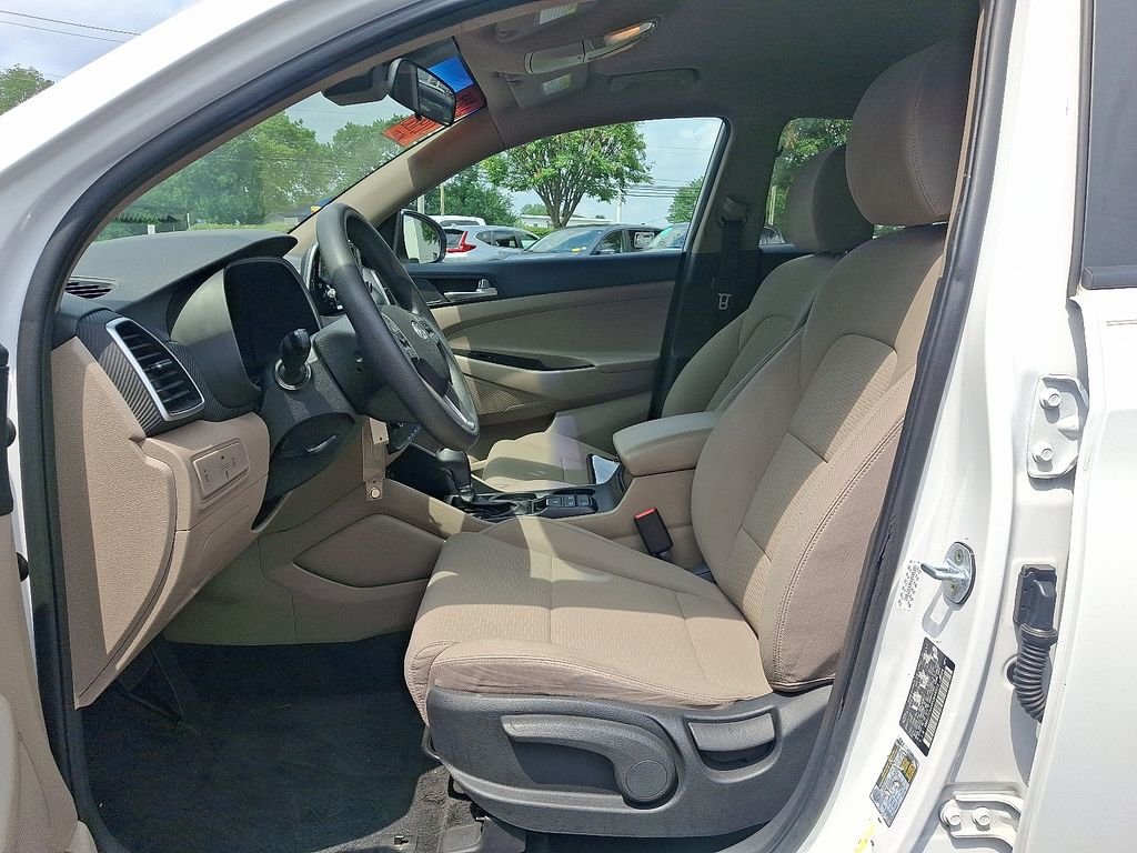 Used 2019 White Hyundai SE image 13