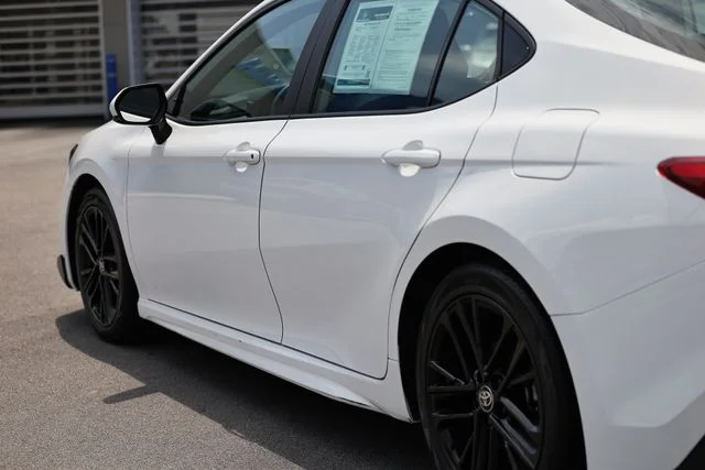 Used 2025 Ice Cap Toyota SE image 8