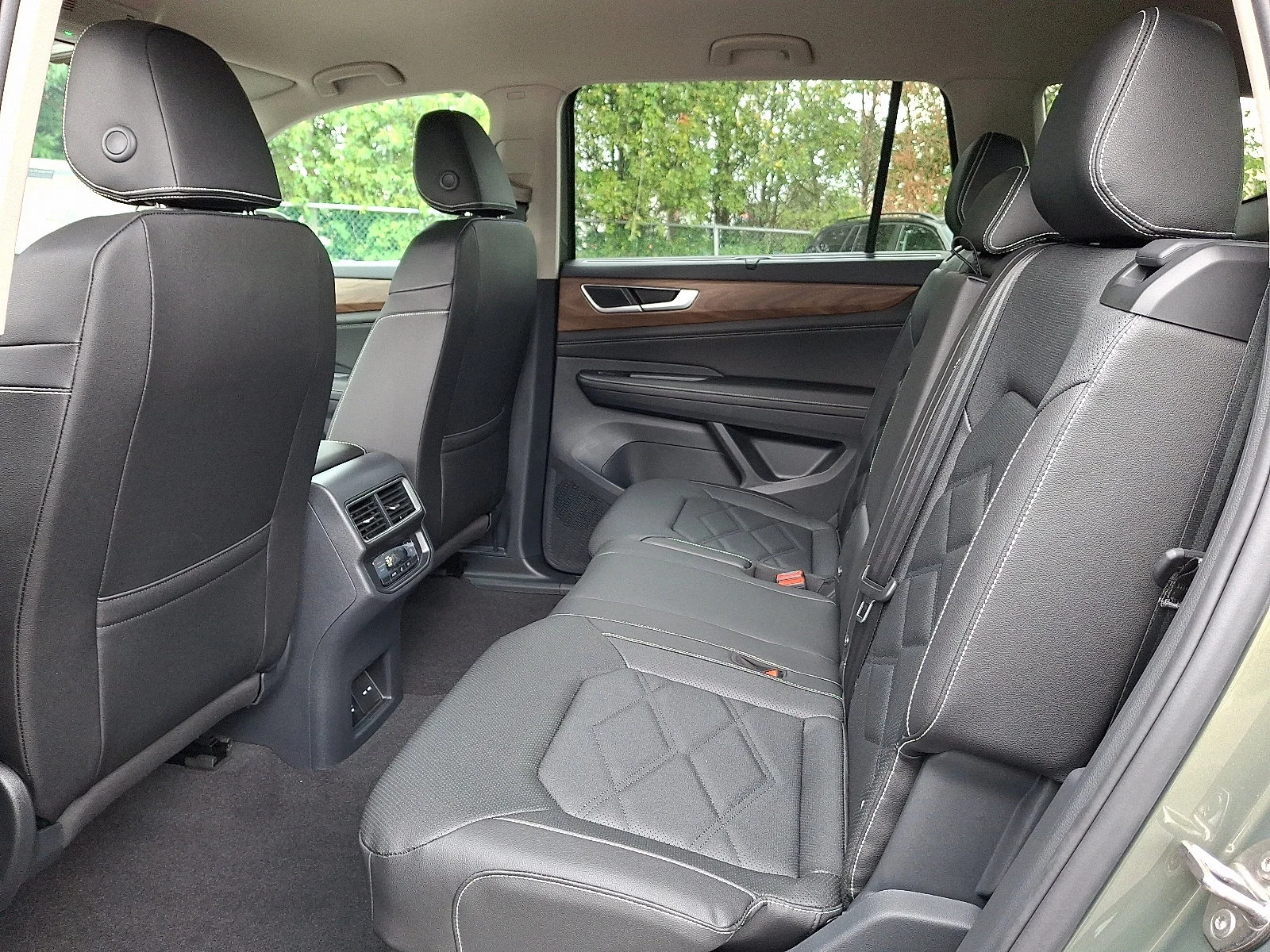 New 2026 Avocado Green Pearl Volkswagen 2.0T SE with Technology image 8