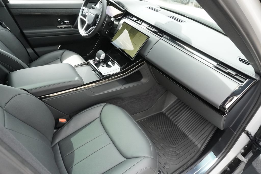 New 2026 Borasco Grey Land Rover SE image 22
