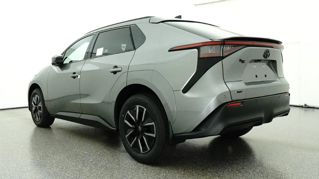 New 2026 Heavy Metal Toyota XLE image 16