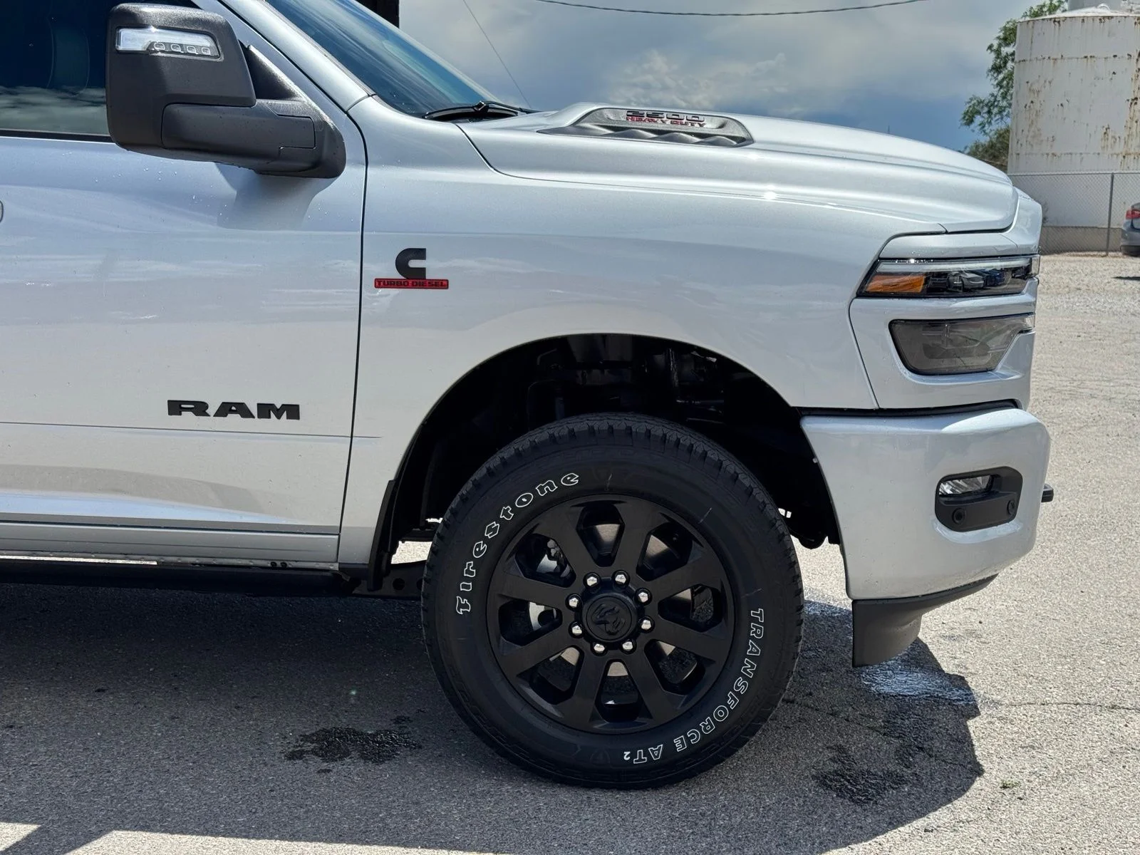 New 2026 Silver-Zynith Exterior Paint RAM Laramie image 4