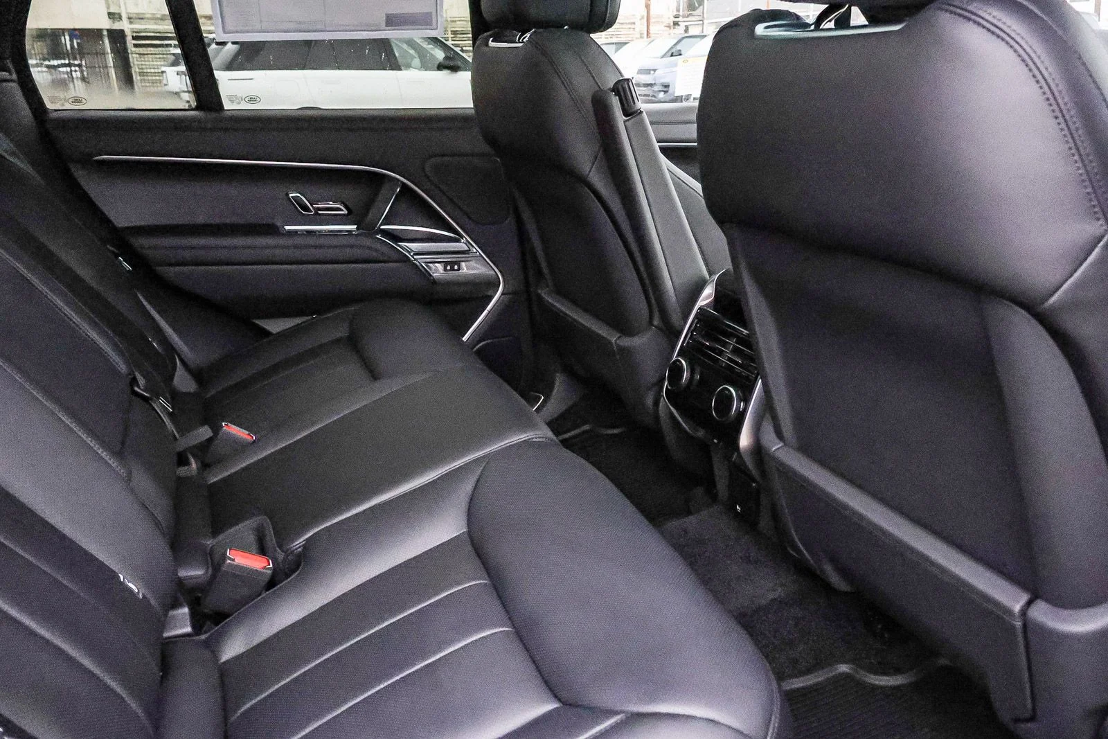 2026 Land Rover Range Rover SE - Photo 20