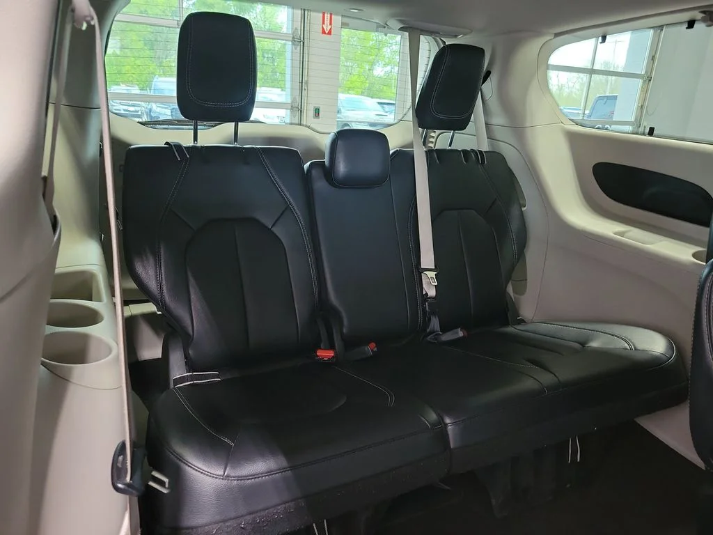 Used 2022 Black Chrysler Touring L image 18