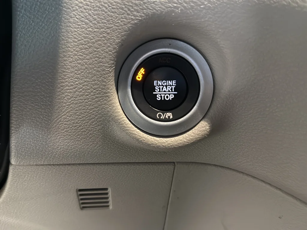 Used 2023 White Chrysler Touring L image 11