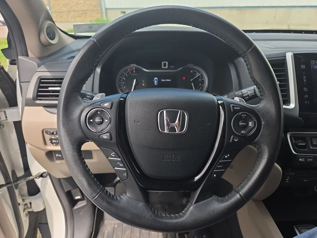 Used 2016 White Honda Touring image 42