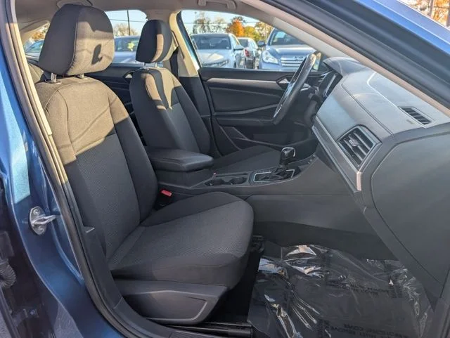 Used 2019 Blue Volkswagen 1.4T S image 21
