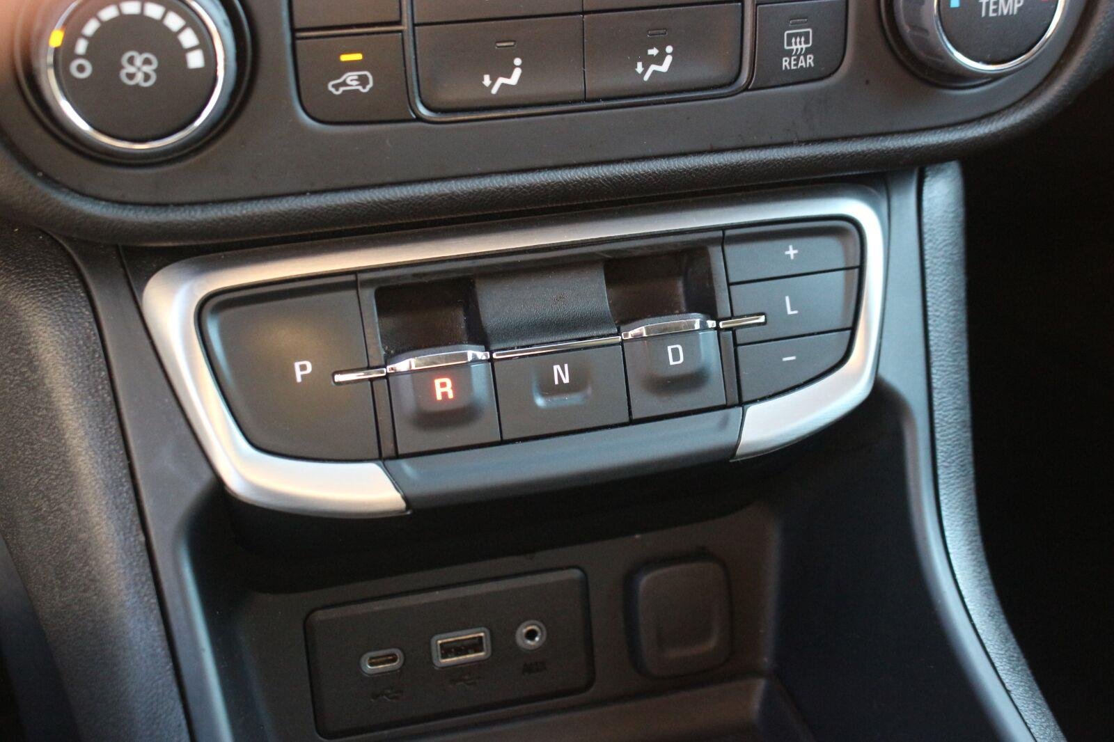 Used 2024 Sterling Metallic GMC SLE image 29