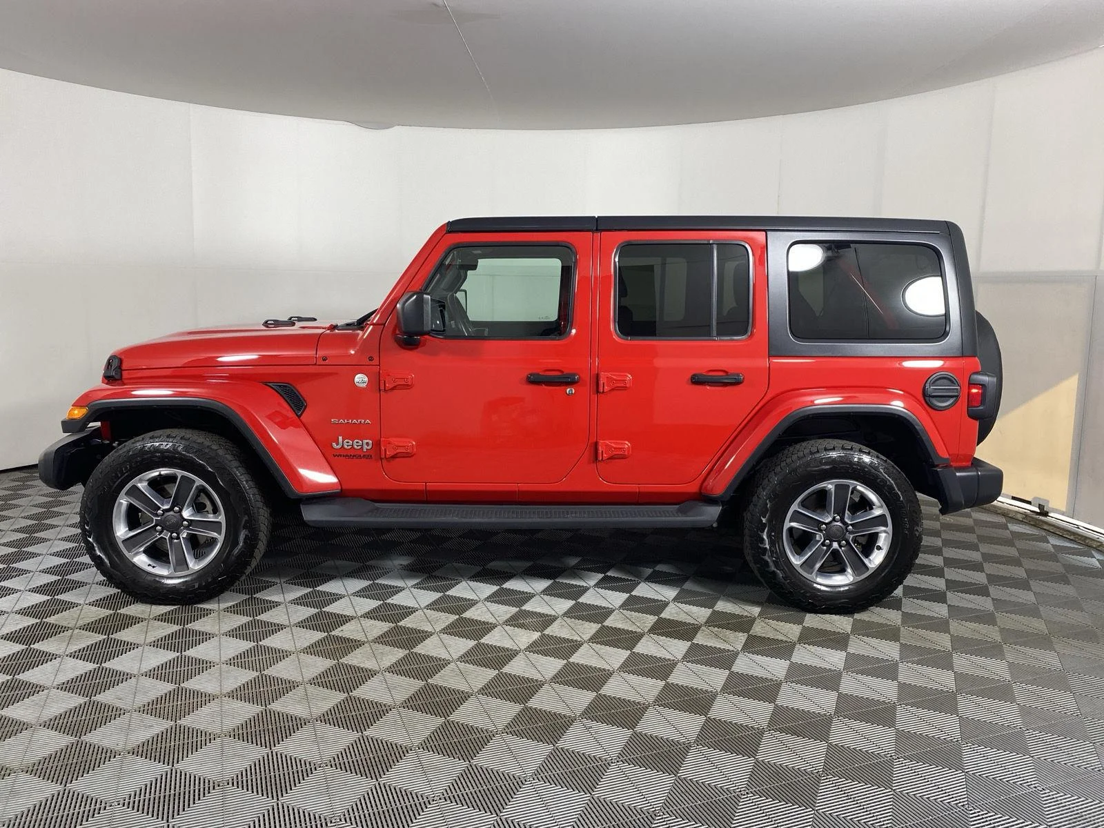 Used 2019 Firecracker Red Clearcoat Jeep Sahara image 13