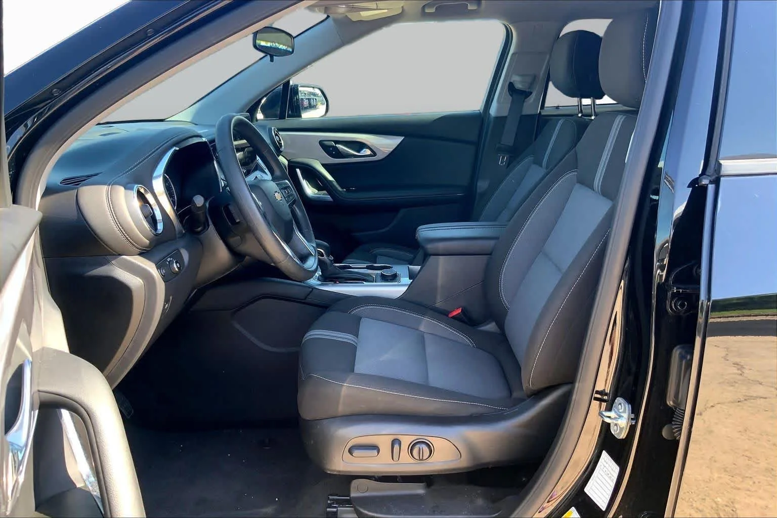 Used 2025 Black Chevrolet LT image 7