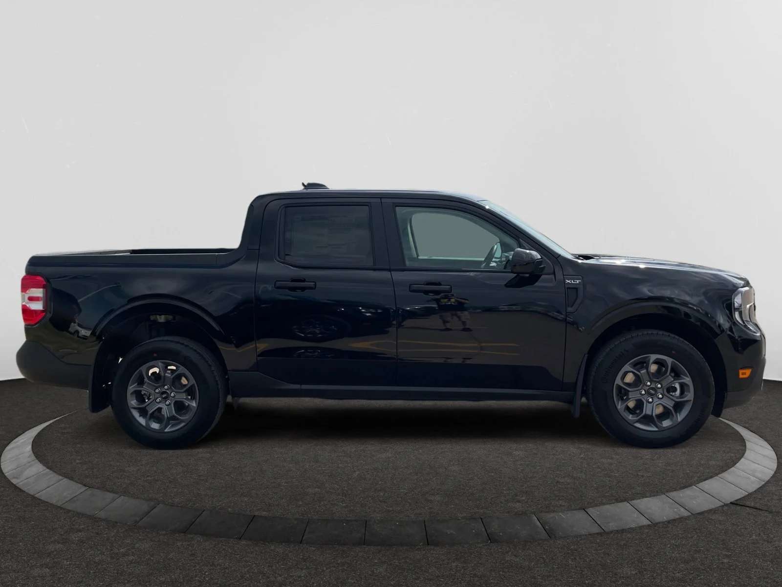 New 2026 Shadow Black Ford XLT image 6
