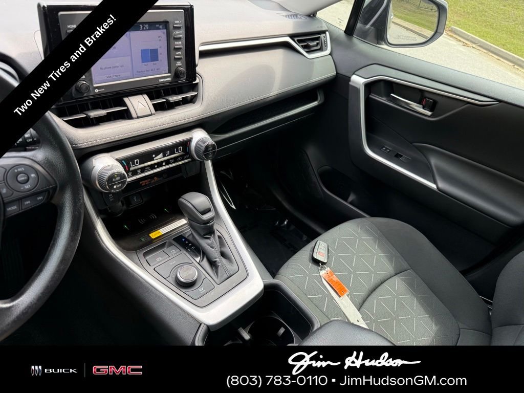 Used 2022 Silver Toyota XLE image 33