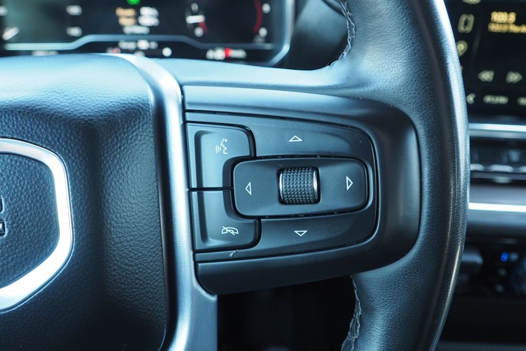 Used 2024 White GMC SLT image 29