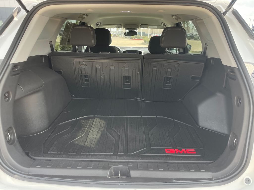 Used 2024 White GMC SLE image 26