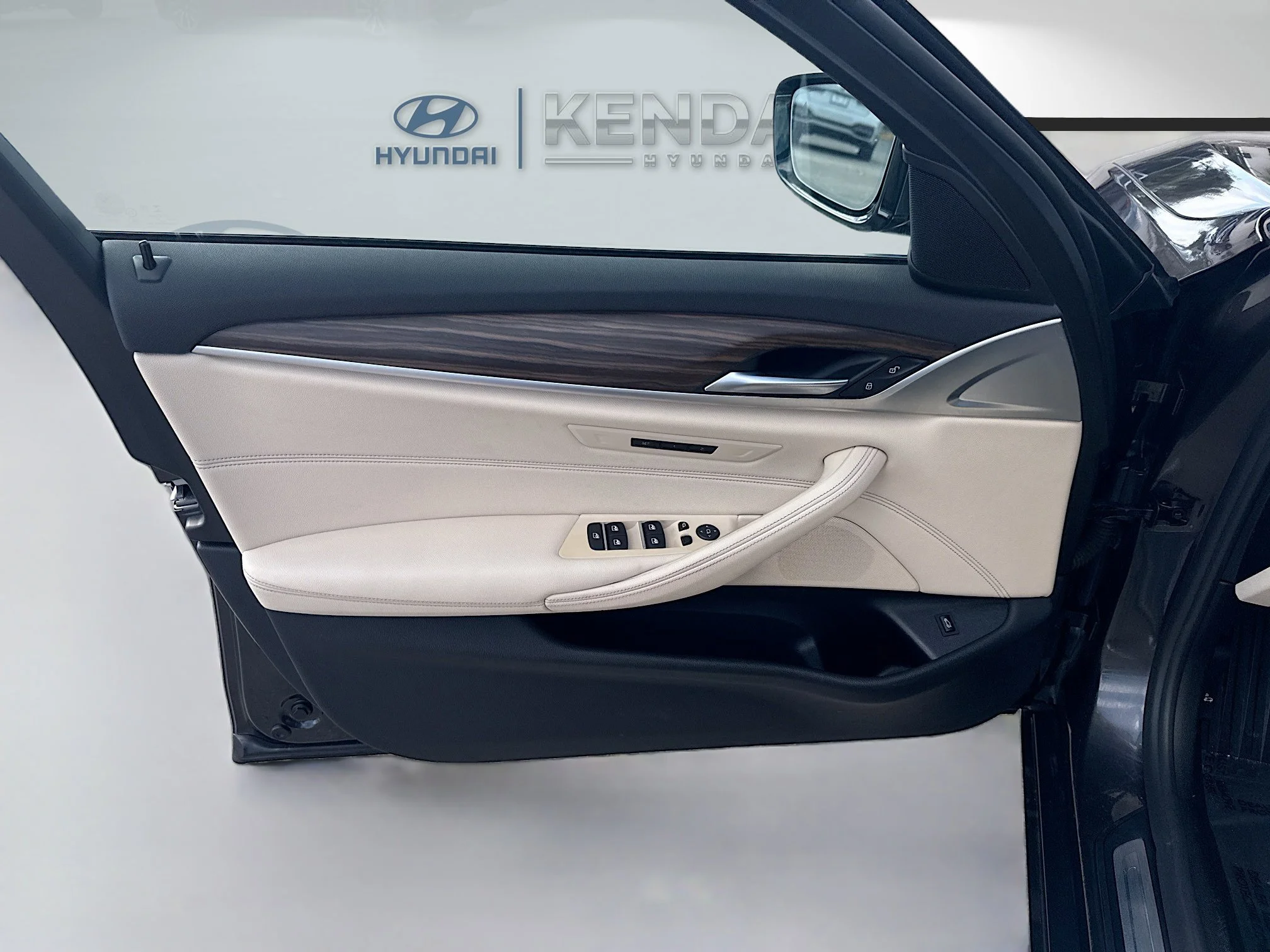 2022 BMW 5 Series 530i - Photo 18