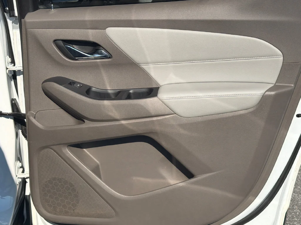 Used 2018 White Chevrolet 3LT image 16