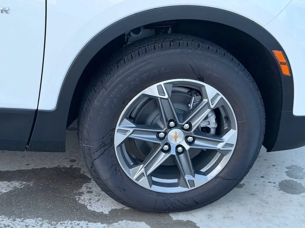 New 2026 Summit White Chevrolet 2LT image 9