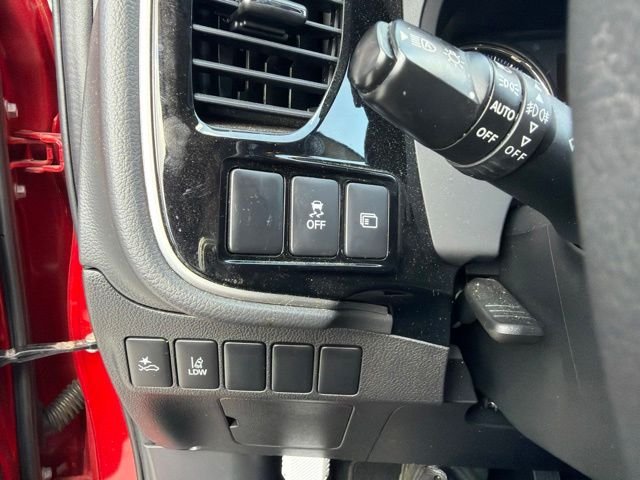 Used 2020 Red Diamond Mitsubishi SE image 23
