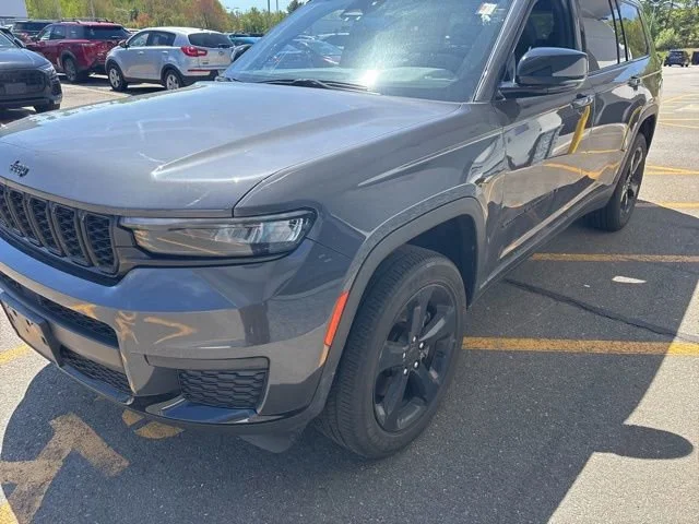 Certified Used 2023 Baltic Gray Metallic Clearcoat Jeep Altitude image 3
