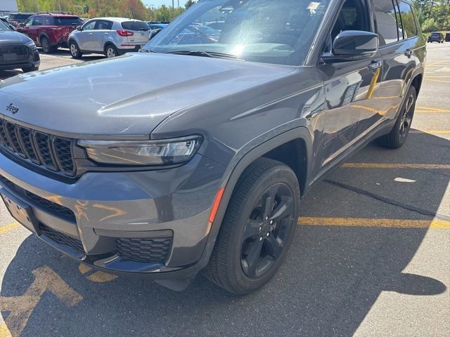 Used 2023 Baltic Gray Metallic Clearcoat Jeep Altitude image 3