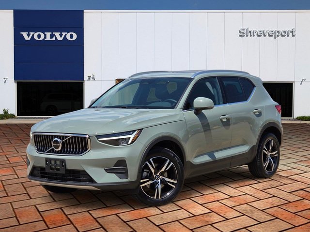2025 Volvo XC40 Core Bright Theme