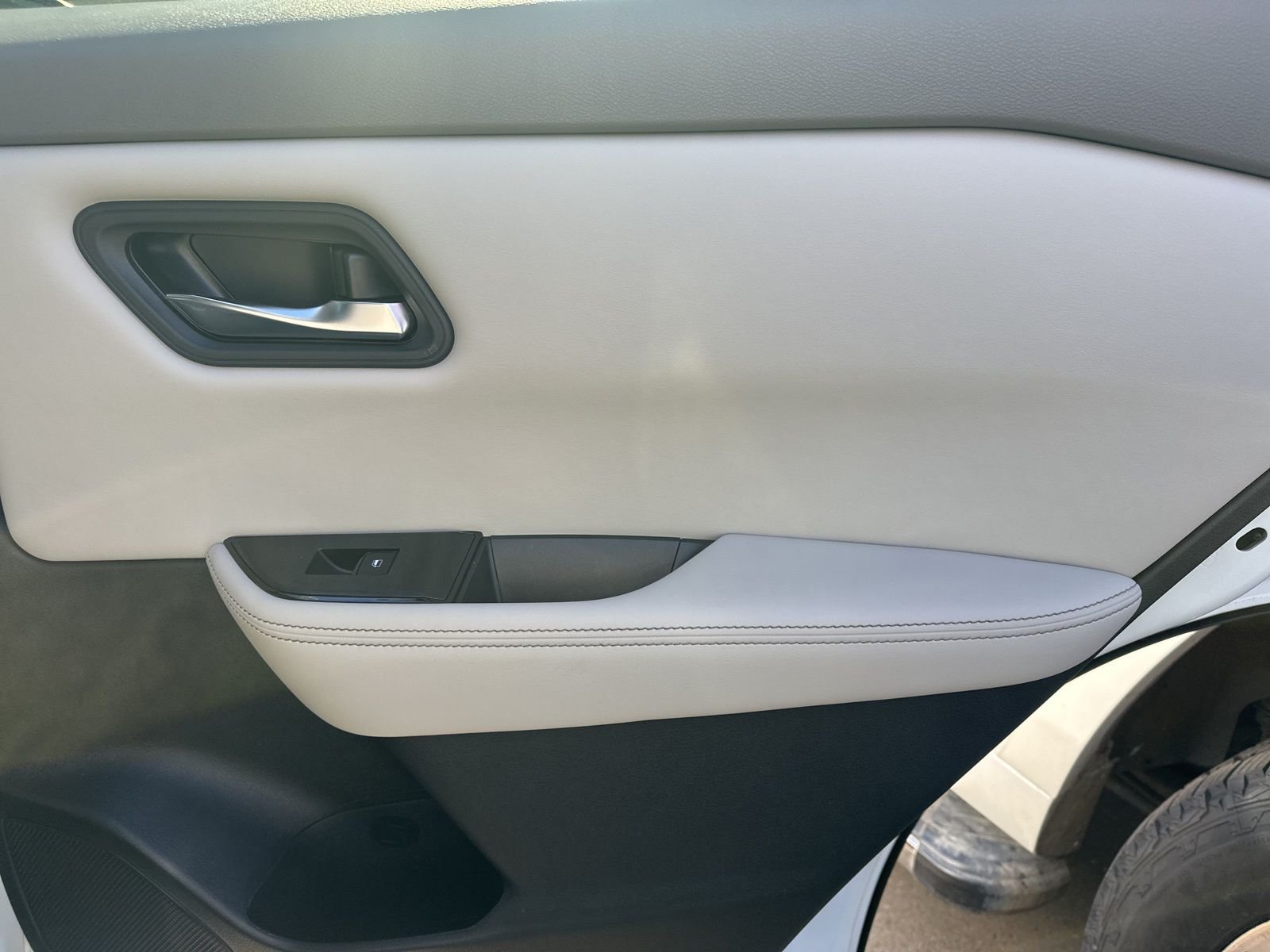 2025 Nissan Rogue SV - Photo 35