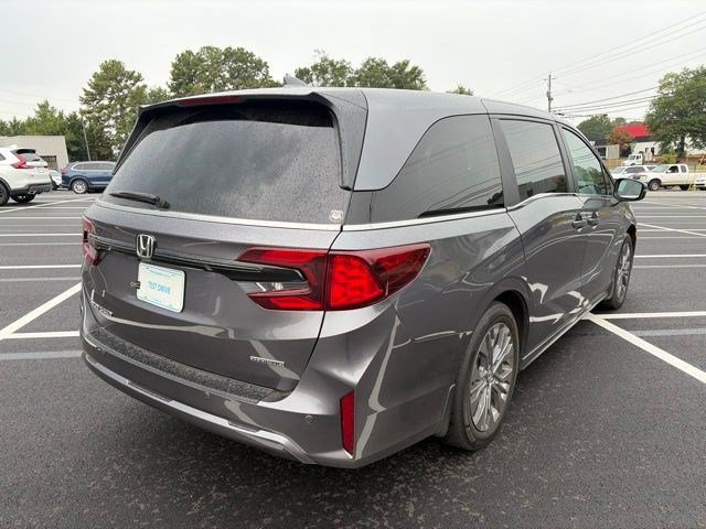 Used 2025 Modern Steel Metallic Honda Touring image 13