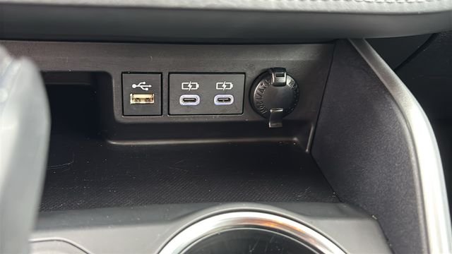 Used 2025 Pearl Toyota LE image 23